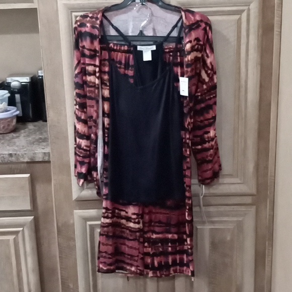 Very Nice Pajama Set (Women's Size Small is the only size that I have!) - Picture 2 of 9